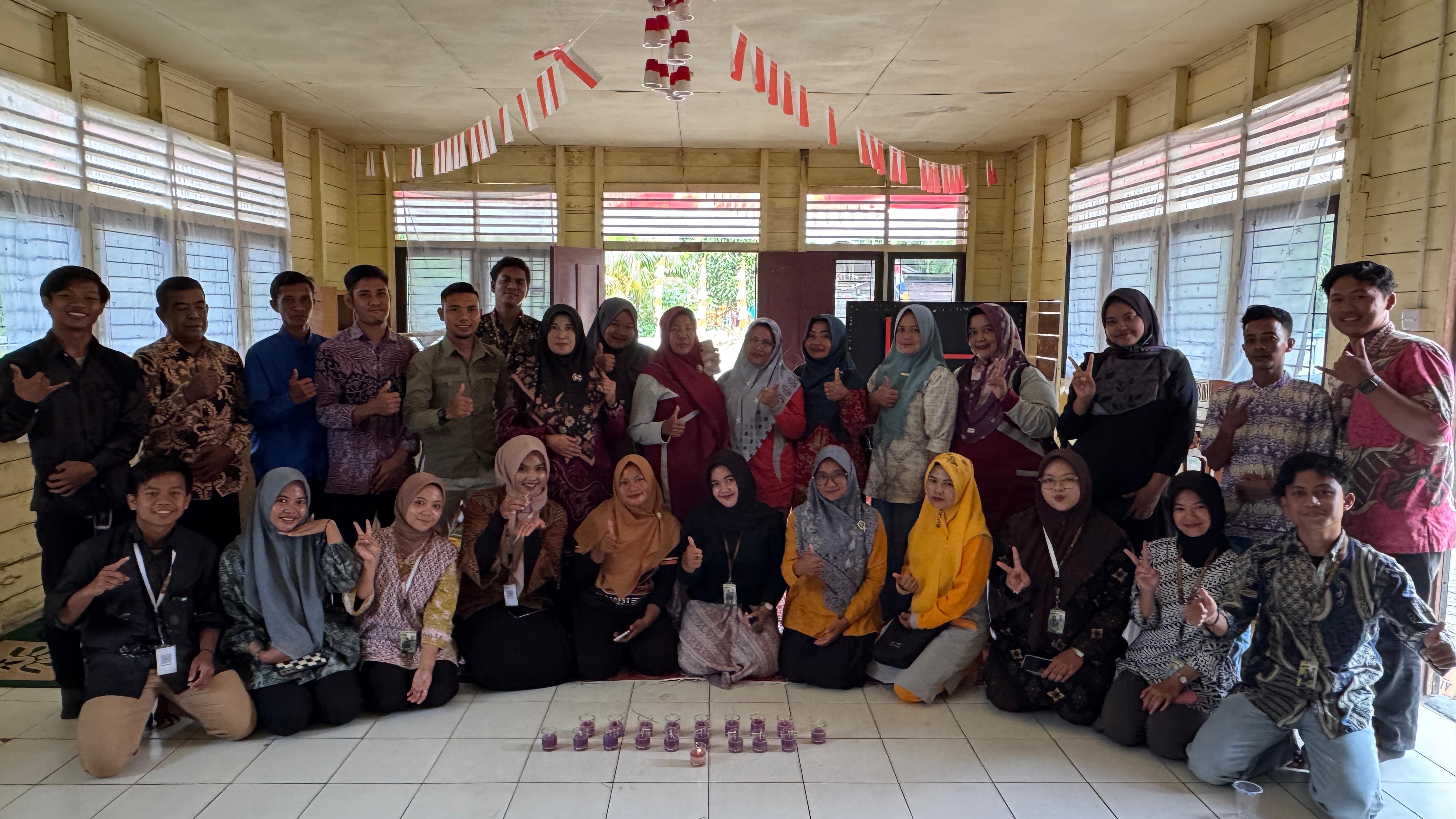 Mahasiswa KKN Gelar Sosialisasi Pembuatan Lilin Aromaterapi untuk Ibu-ibu PKK dan Perangkat Desa